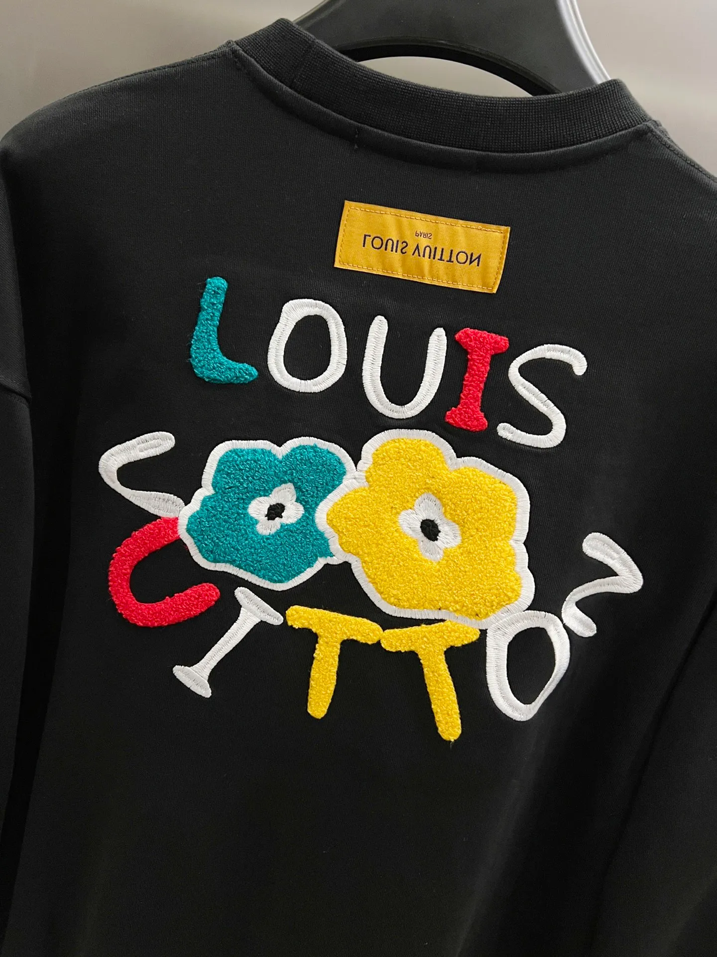 🅿️290 1v Louis* 2025 autumn and winter new style, customized 430g double yarn fabric, round neck long-sleeved sweatshirt, colorful three-dimensional towel embroidery design, high-end version! The same loose version for men and women S M L XL XXL five sizes color black white